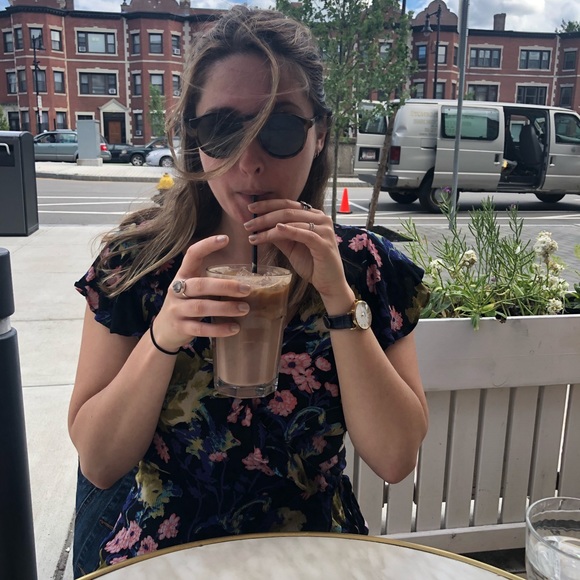 Meet Your Posher, Caleigh - Picture 2 of 4